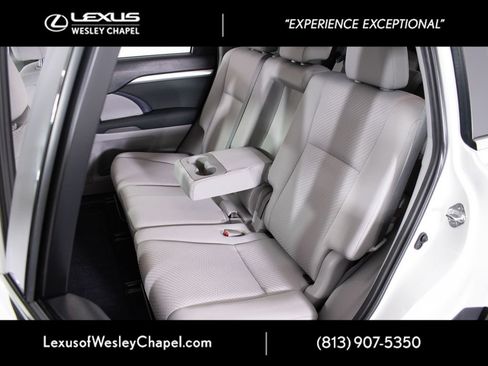 Used 2019 Toyota Highlander LE FWD image 17