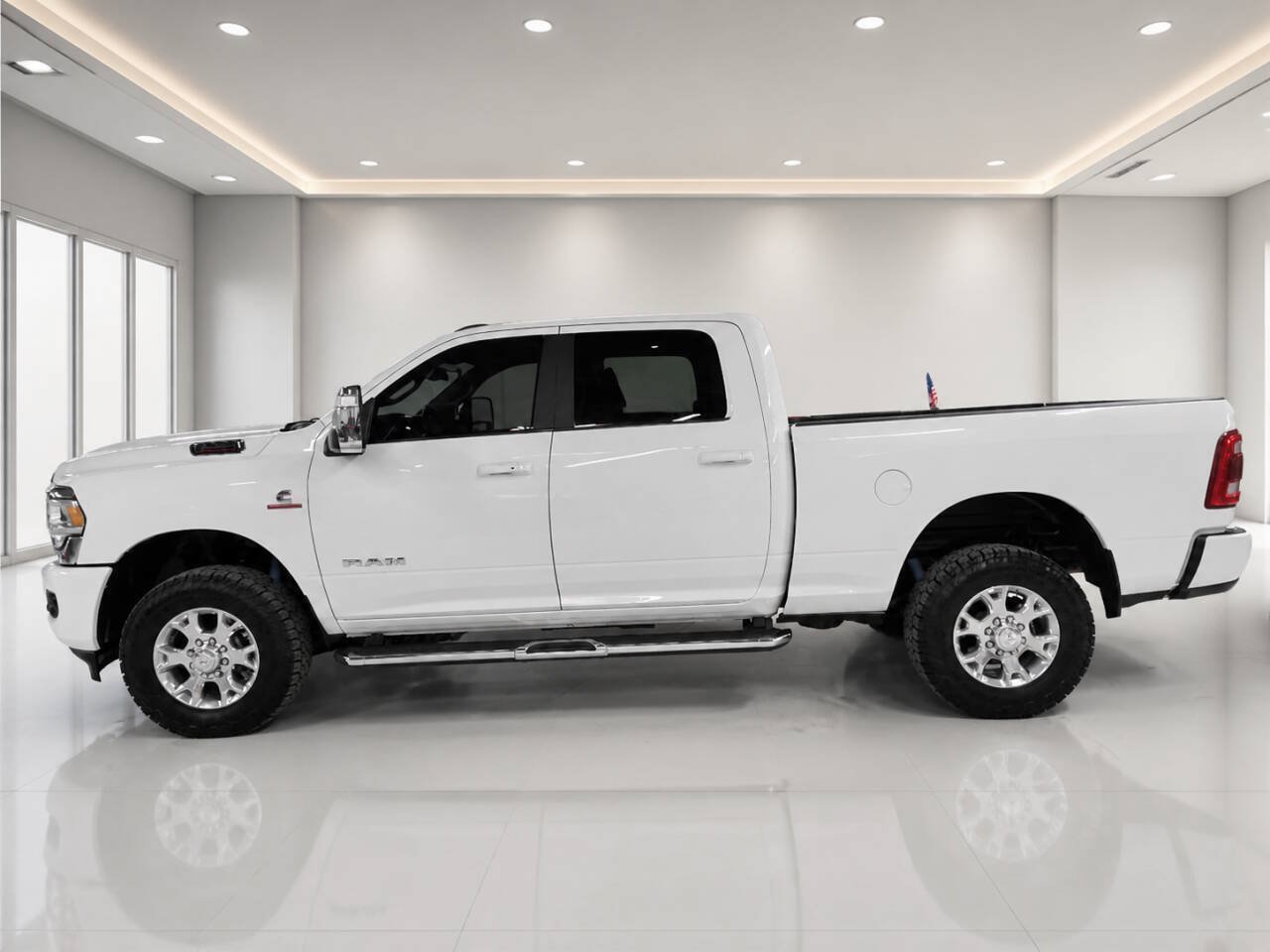 Used 2023 RAM 2500 Laramie AWD/4WD image 2