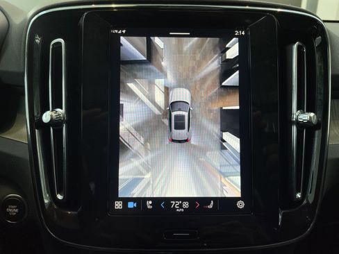 Used 2025 Volvo XC40 B5 Plus image 28