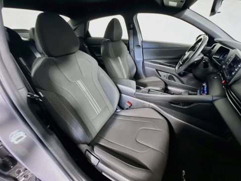 Used 2025 Hyundai Elantra Sport FWD image 29