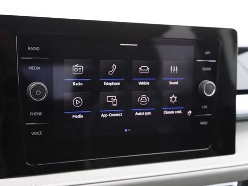 Used 2025 Volkswagen Taos SE w/ Black Wheel Package FWD image 22