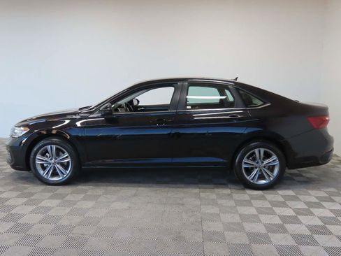 Used 2024 Volkswagen Jetta SE image 5