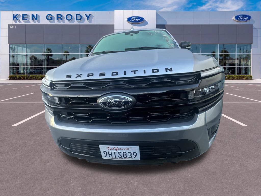 Used 2023 Ford Expedition Limited AWD/4WD image 3