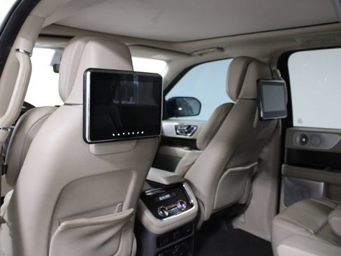 Used 2020 Lincoln Navigator L Reserve w/ Luxury Package AWD/4WD image 23