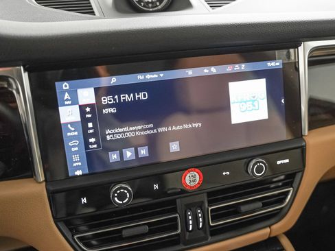 Certified 2025 Porsche Macan image 20