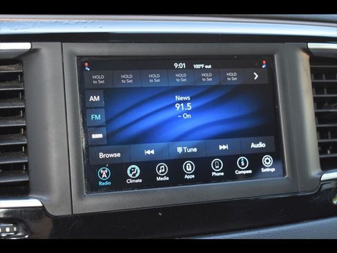 Used 2021 Chrysler Voyager LX FWD image 9