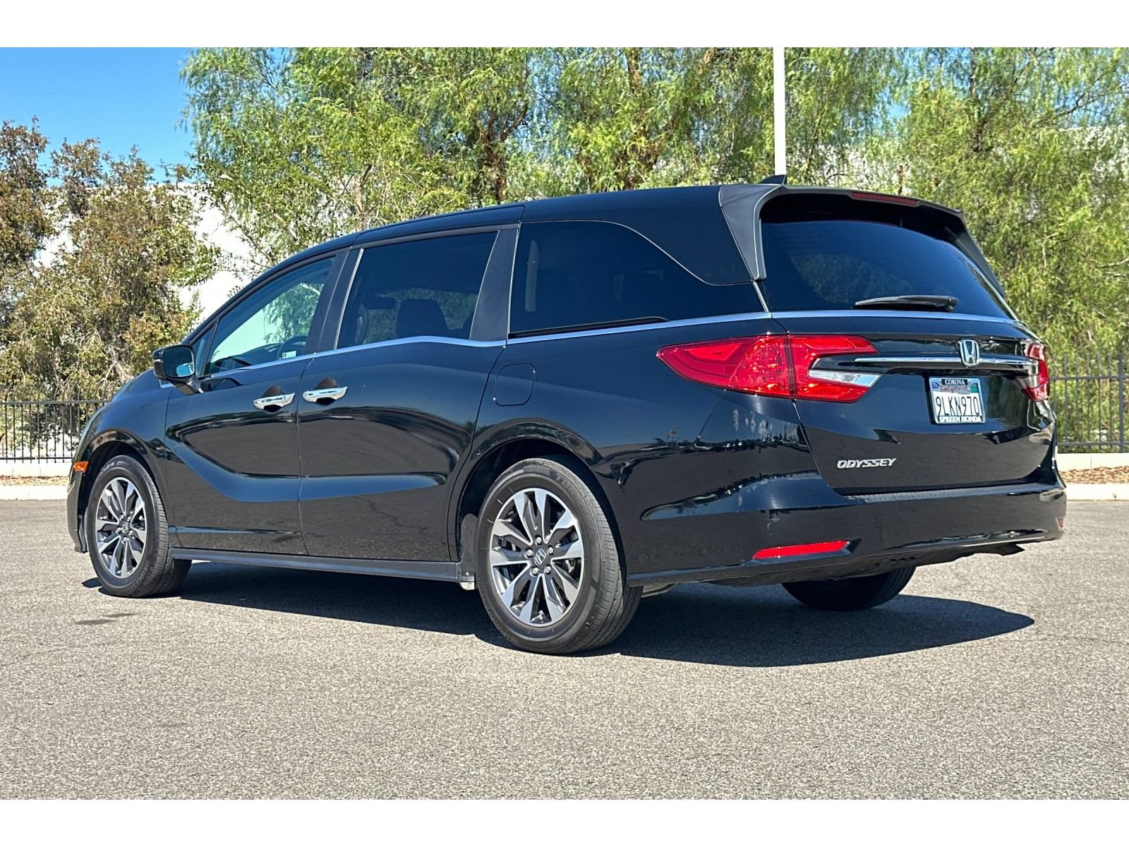 Used 2024 Honda Odyssey Elite image 3