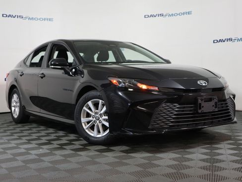 Used 2025 Toyota Camry LE FWD image 2
