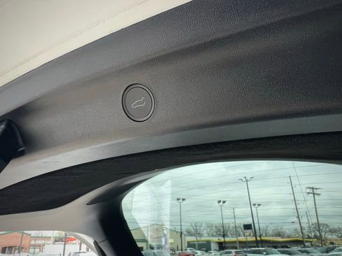 Used 2021 Tesla Model Y Long Range image 27