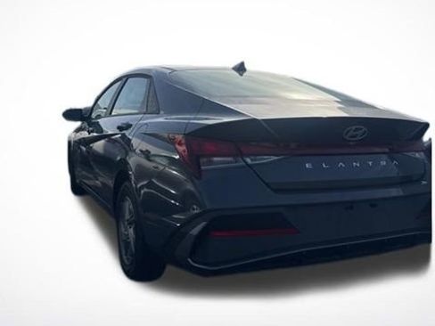 Used 2026 Hyundai Elantra SE w/ Cargo Package image 2