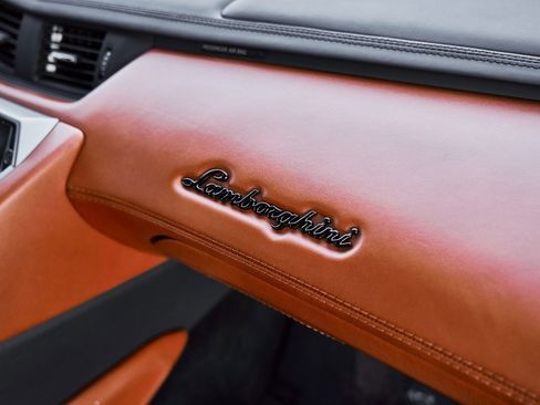 Used 2018 Lamborghini Aventador S image 48