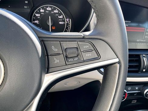 Used 2018 Alfa Romeo Giulia Ti image 12