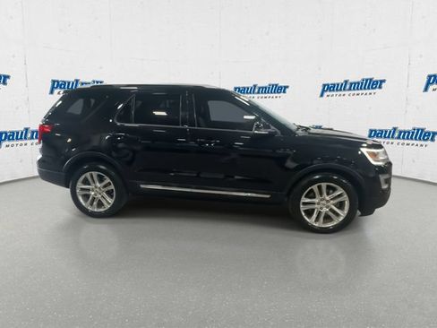 Used 2017 Ford Explorer XLT w/ Equipment Group 202A FWD image 13