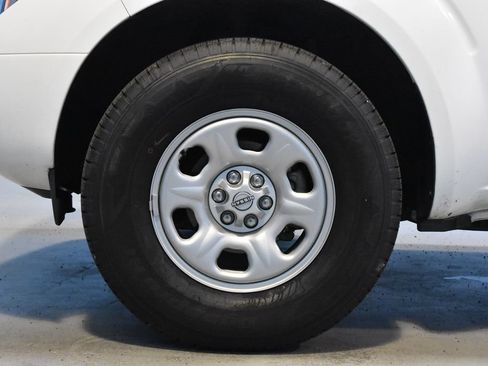 Used 2015 Nissan Frontier SV RWD image 18