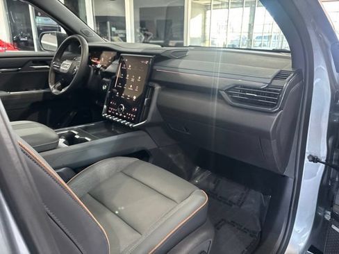 Used 2025 GMC Acadia AT4 w/ Luxury Package AWD/4WD image 38