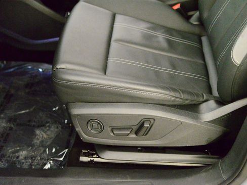 Used 2024 Audi Q4 e-tron Premium Plus image 23