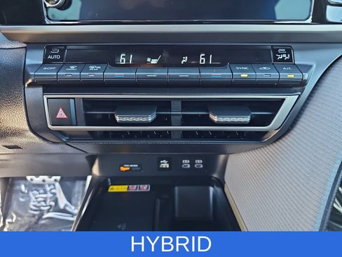 Used 2025 Toyota Camry SE FWD image 22