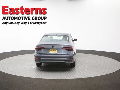 Used 2024 Volkswagen Jetta SE FWD image 31