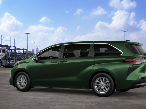 New 2026 Toyota Sienna LE FWD image 5
