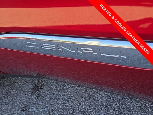 Used 2022 GMC Acadia Denali image 8