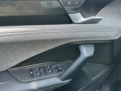 New 2025 Volkswagen Tiguan S image 9