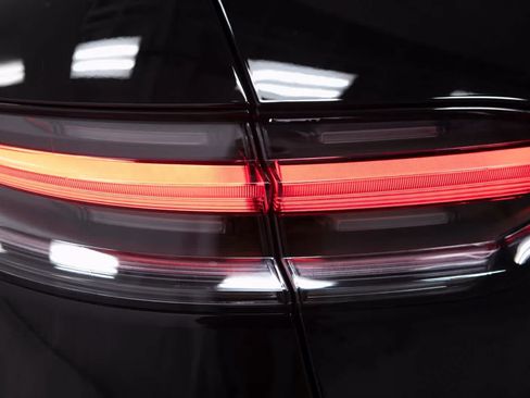 Certified 2026 Porsche Macan AWD/4WD image 19