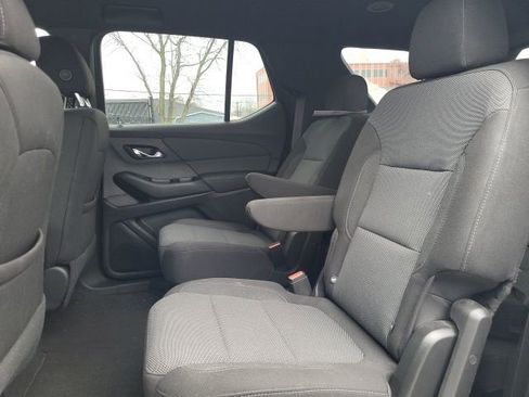 Used 2023 Chevrolet Traverse LT image 11