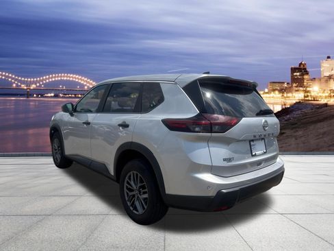 Used 2024 Nissan Rogue S FWD image 3