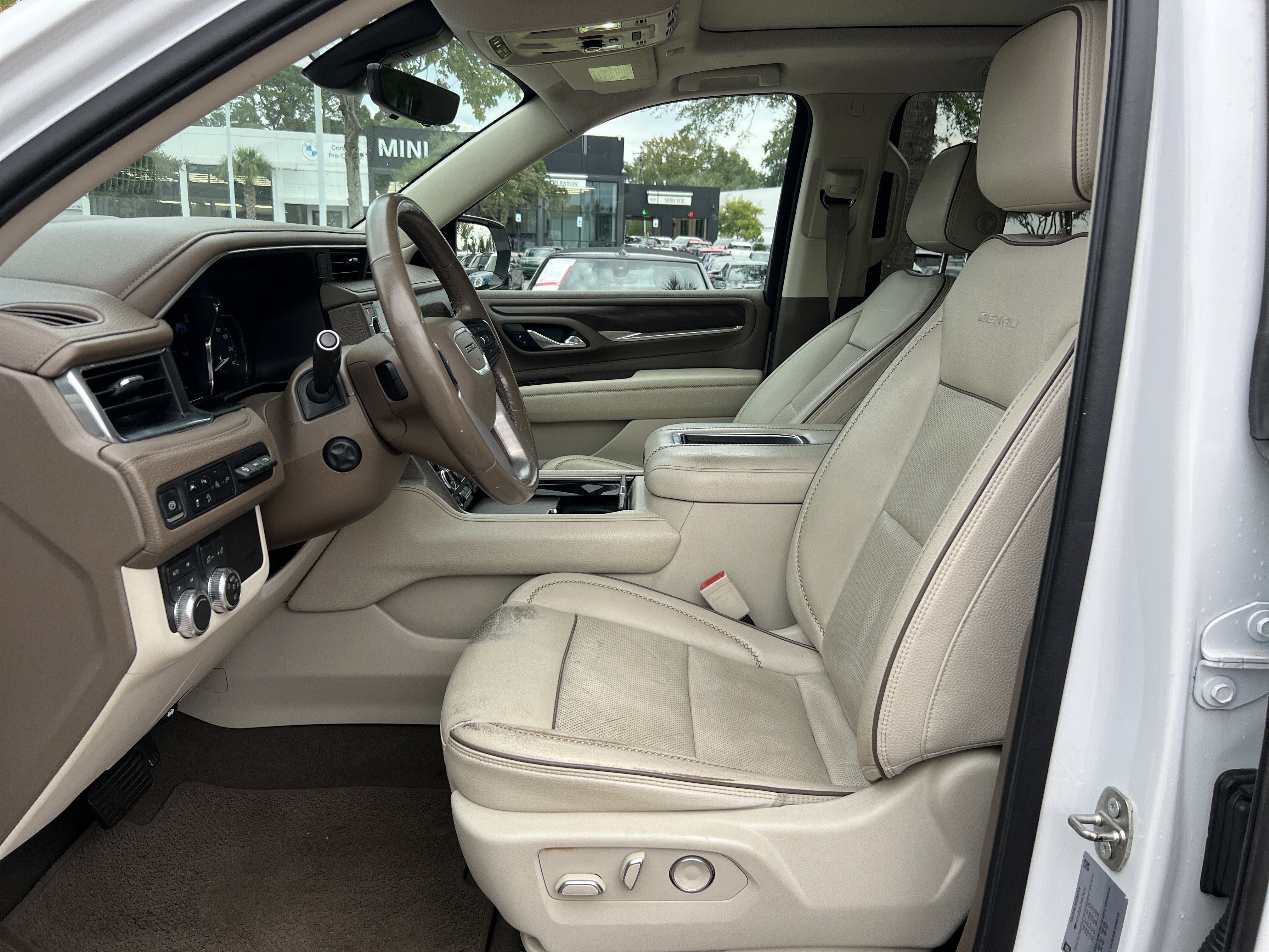 Used 2021 GMC Yukon Denali w/ Denali Premium Package AWD/4WD image 16