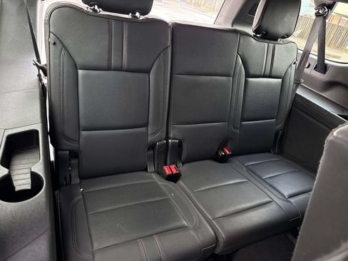 Used 2024 Chevrolet Suburban RST RWD image 9