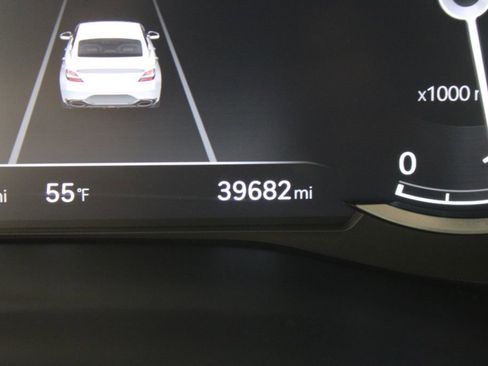 Used 2025 Genesis G70 2.5T image 11