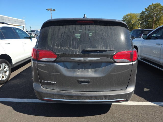 Used 2018 Chrysler Pacifica Touring Plus w/ Tire & Wheel Group FWD image 3
