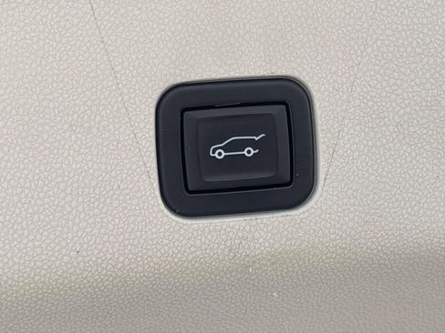 Used 2022 Cadillac Escalade Sport Platinum image 11