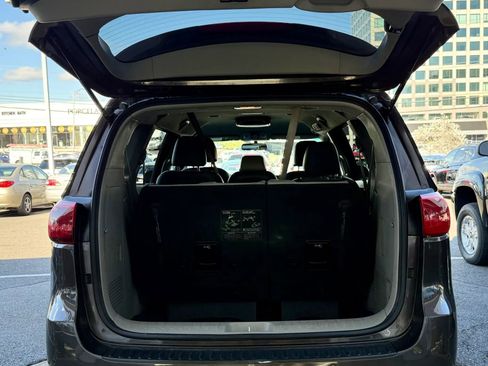 Used 2017 Kia Sedona LX w/ LX Essentials Premium Package image 42