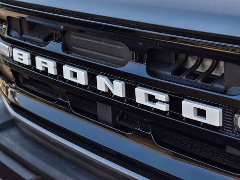 Used 2022 Ford Bronco Outer Banks image 9