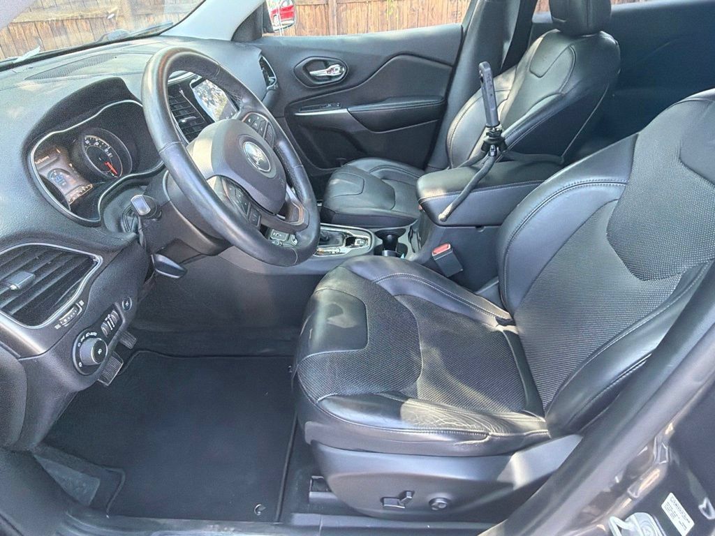 Used 2019 Jeep Cherokee Limited AWD/4WD image 10
