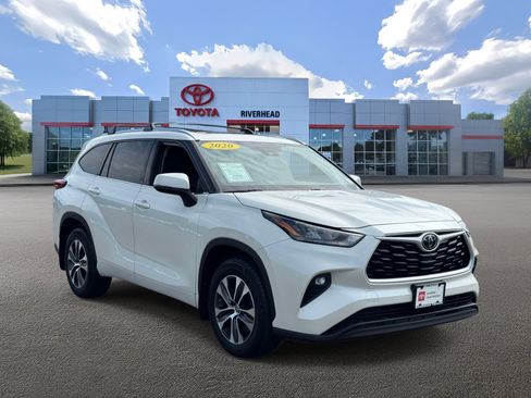 Certified 2020 Toyota Highlander XLE AWD/4WD image 2