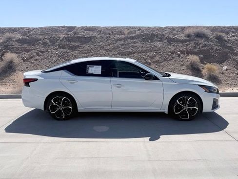 Certified 2023 Nissan Altima 2.5 SR w/ SR Premium Package FWD image 4