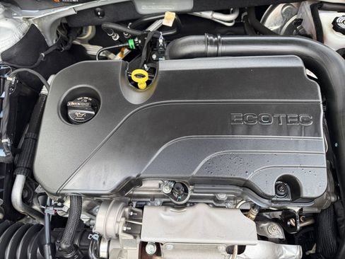 Used 2022 Chevrolet Malibu LT FWD image 33