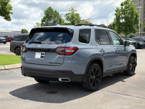 Used 2025 Honda Pilot Black Edition image 9