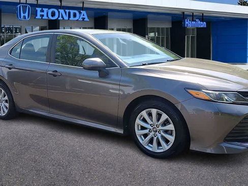 Used 2018 Toyota Camry LE FWD image 2