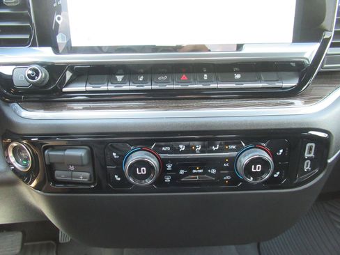 Used 2025 Chevrolet Silverado 2500 LT w/ Convenience Package AWD/4WD image 28
