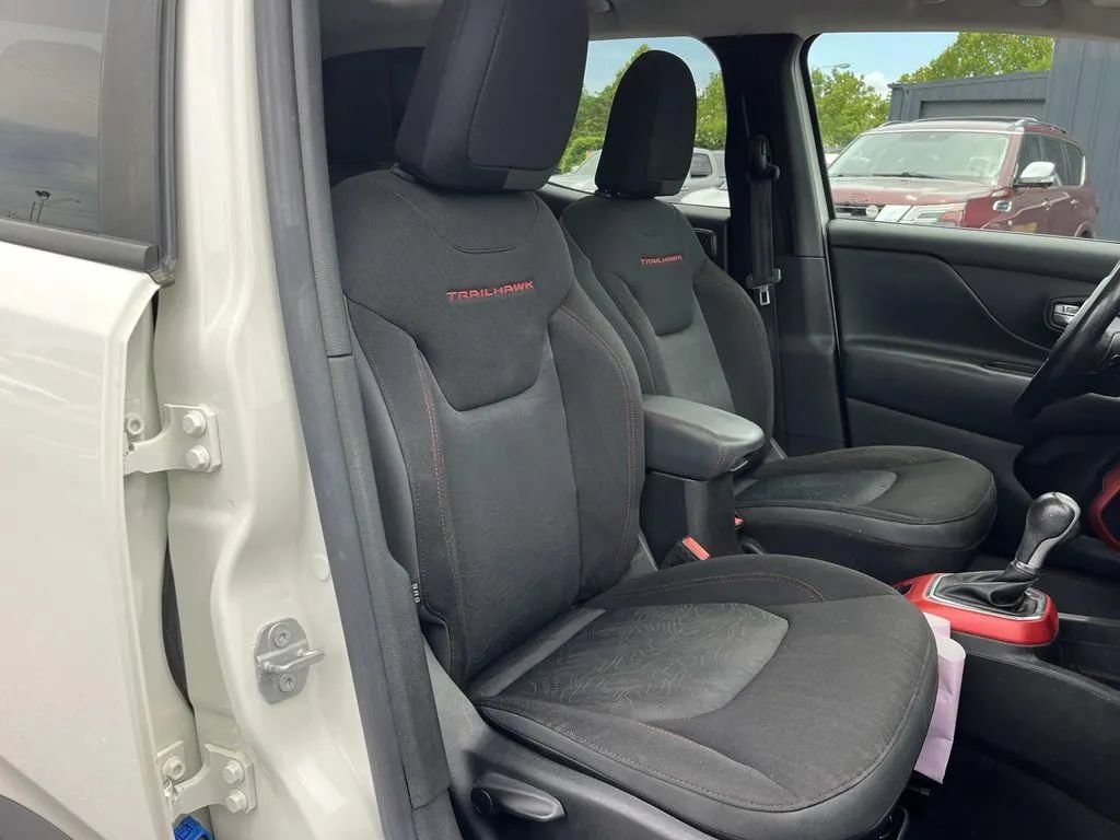 Used 2021 Jeep Renegade Trailhawk w/ Sun & Sound Group AWD/4WD image 24