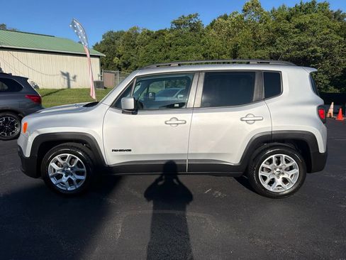 Used 2015 Jeep Renegade Latitude FWD image 8