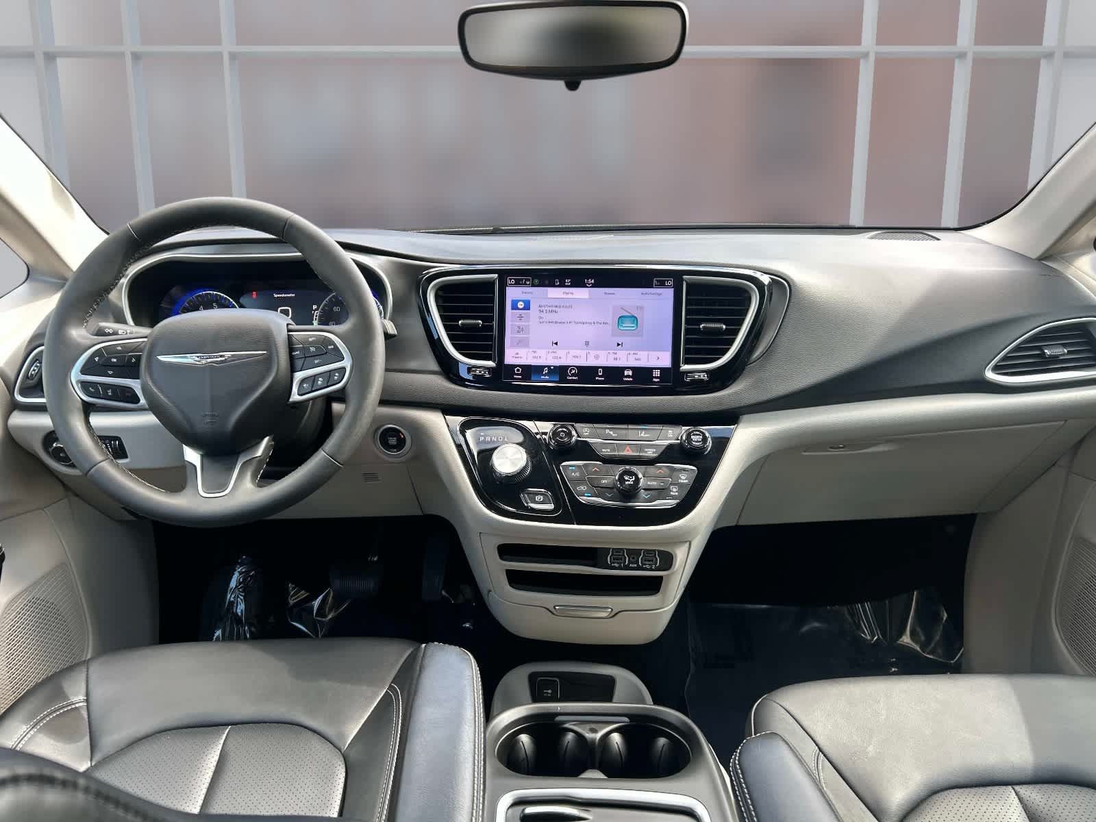 Used 2024 Chrysler Pacifica Touring-L FWD image 28