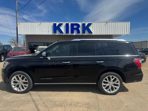 Used 2018 Ford Expedition Platinum image 2