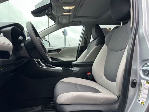 Used 2025 Toyota RAV4 XLE image 10