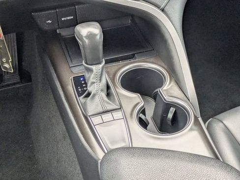 Used 2024 Toyota Camry SE image 14