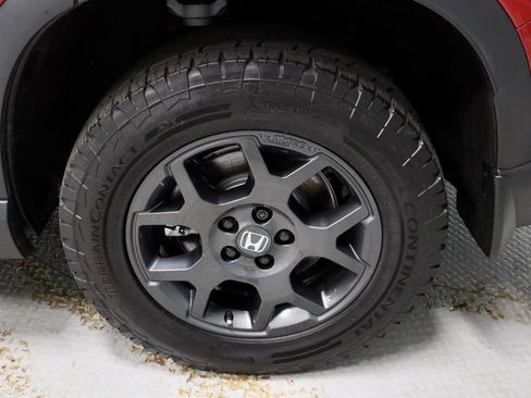 Used 2025 Honda Pilot TrailSport image 19