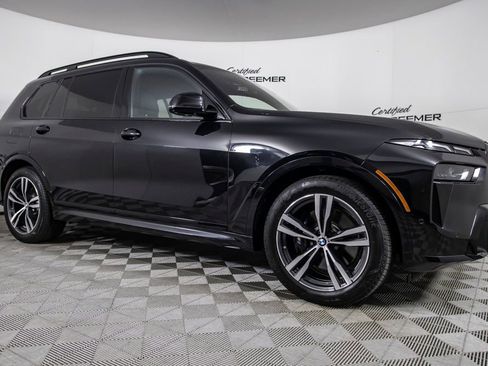 Used 2025 BMW X7 xDrive40i w/ M Sport Package image 3